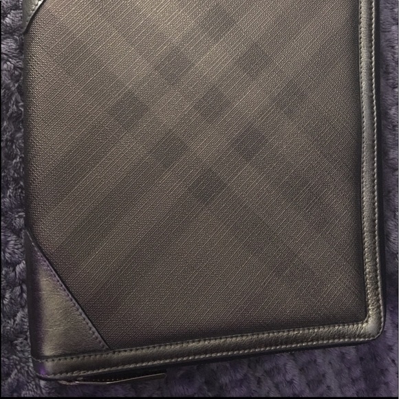 Burberry IPAD case NEW NEVER USED - Picture 5 of 5